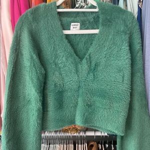 Aritzia’s Sunday Best cropped vneck kitten sweater, medium, never worn.